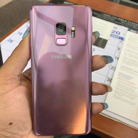 Samsung S9 - Picture 1 of 3